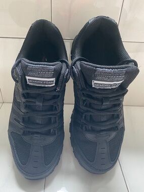 Skechers Men’s Black Leather Size 10